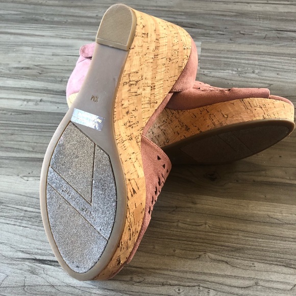 Marc Fisher SZ 10 pink suede platform wedge. - Picture 6 of 7